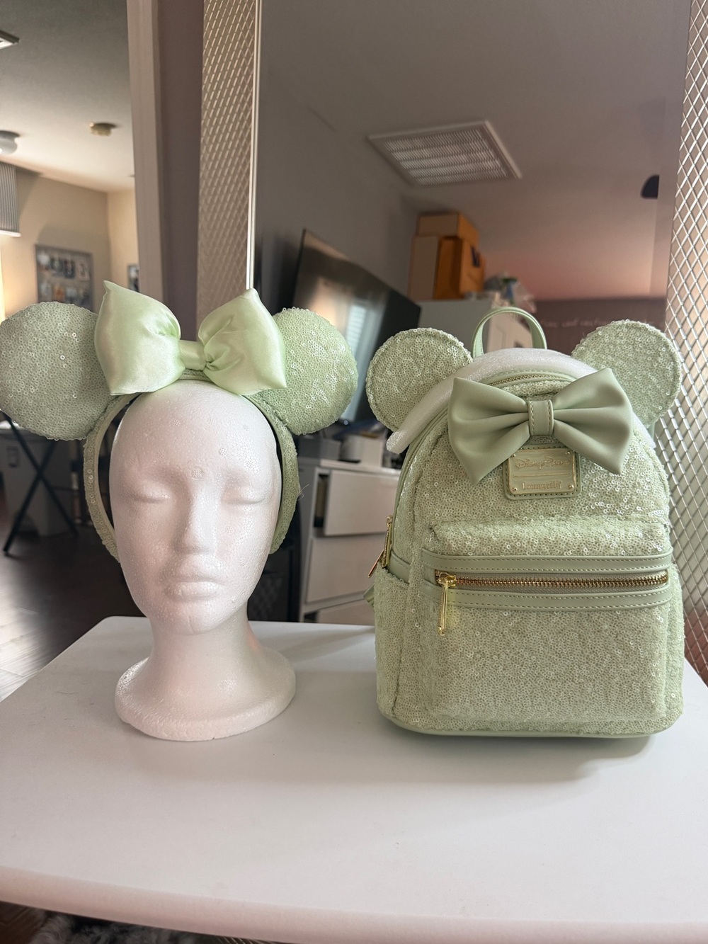 Mint Disney parks Minnie ears and backpack